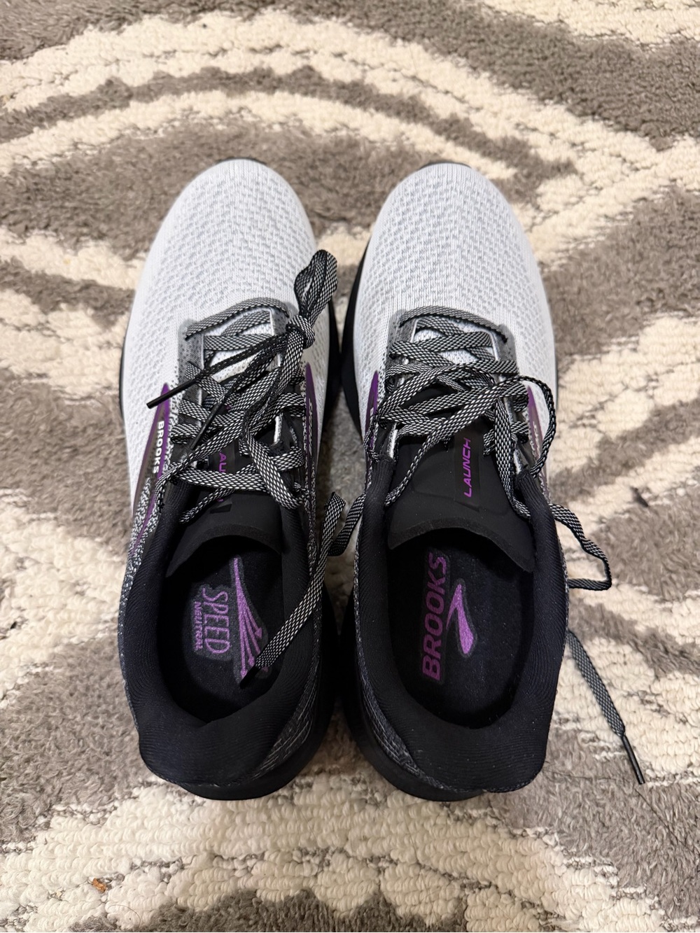 Women’s Brooks Launch 10 Sneakers in Size 10